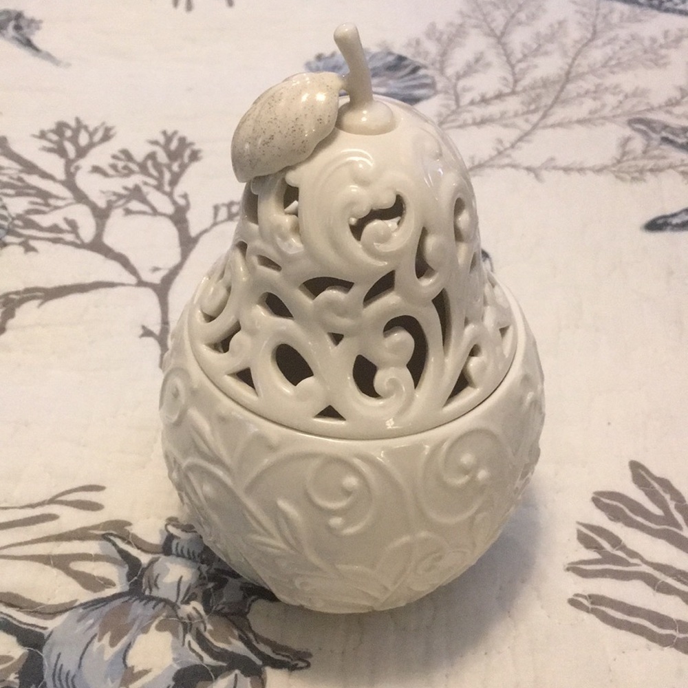 Lenox pear potpourri holder